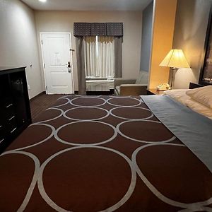 Super 8 By Wyndham Center